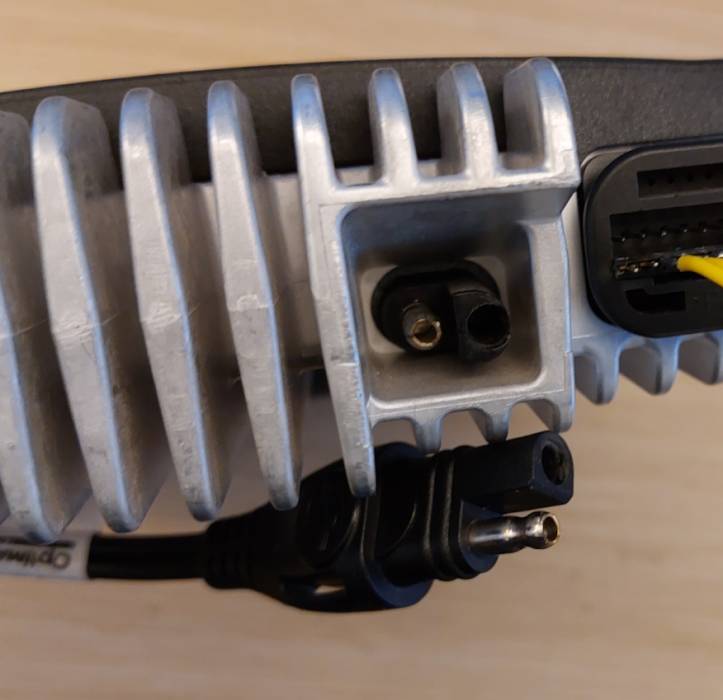 gm1280-power-connector.jpg