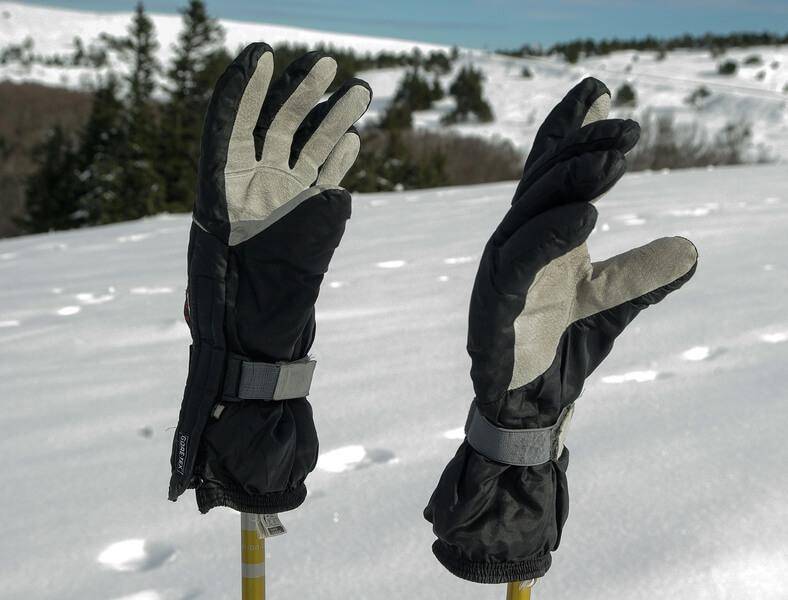 winter-ski-gloves.jpg